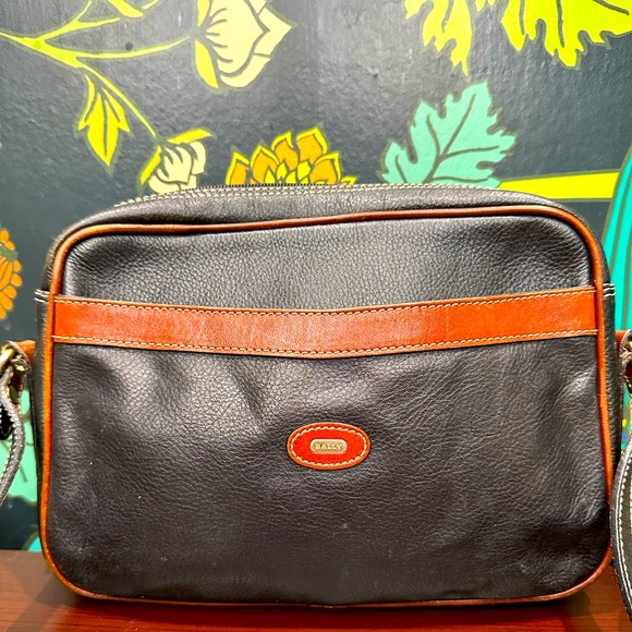 Bally Vintage Leather Crossbody Bag - Made in Italy Bally Vintage Leather Crossbody Bag - Made in Italy